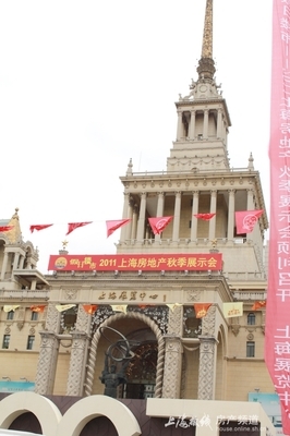 上海熱線房產(chǎn)頻道-- 十一房展:開發(fā)商打價(jià)格牌 房價(jià)還能再低點(diǎn)